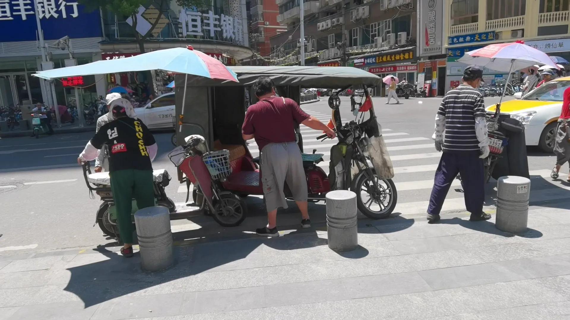 武汉哪里批发衣服便宜质量好(武汉年轻人买衣服逛街的地方)