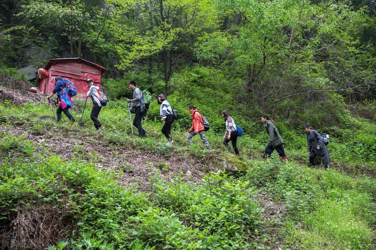 西安有什么山比较出名（西安值得去爬及可以看日出的名山）