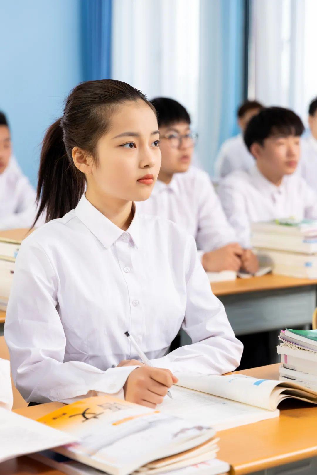 女孩子适合学什么技术（女孩适合的职业排行榜）