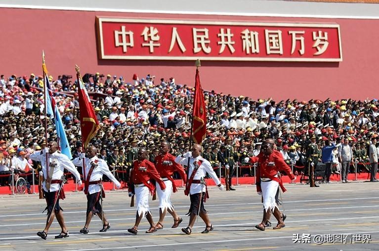 斐济人口面积多少(斐济是一个什么样的国家)