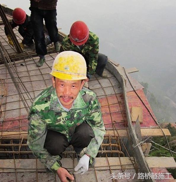 张家界栈道怎么建造的（张家界栈道的长度及图片）